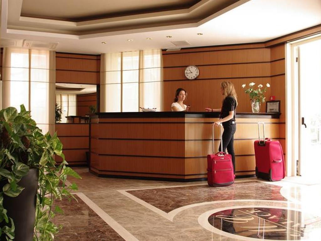 มอนติคาร์โล พาเลซ สวีท Hotel บูคาเรสต์ ภายนอก รูปภาพ